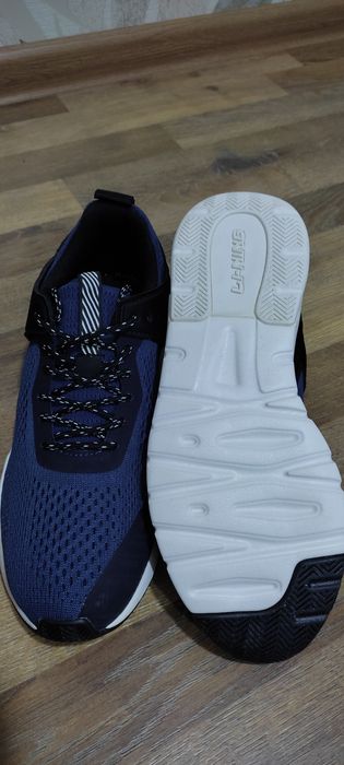 Нові кросівки Lining