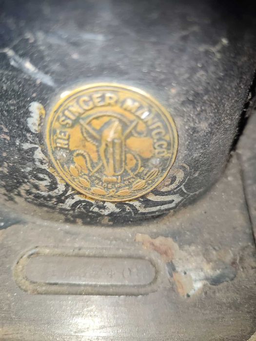 Maszyna do szycia Singer – antyk z podstawą żeliwną