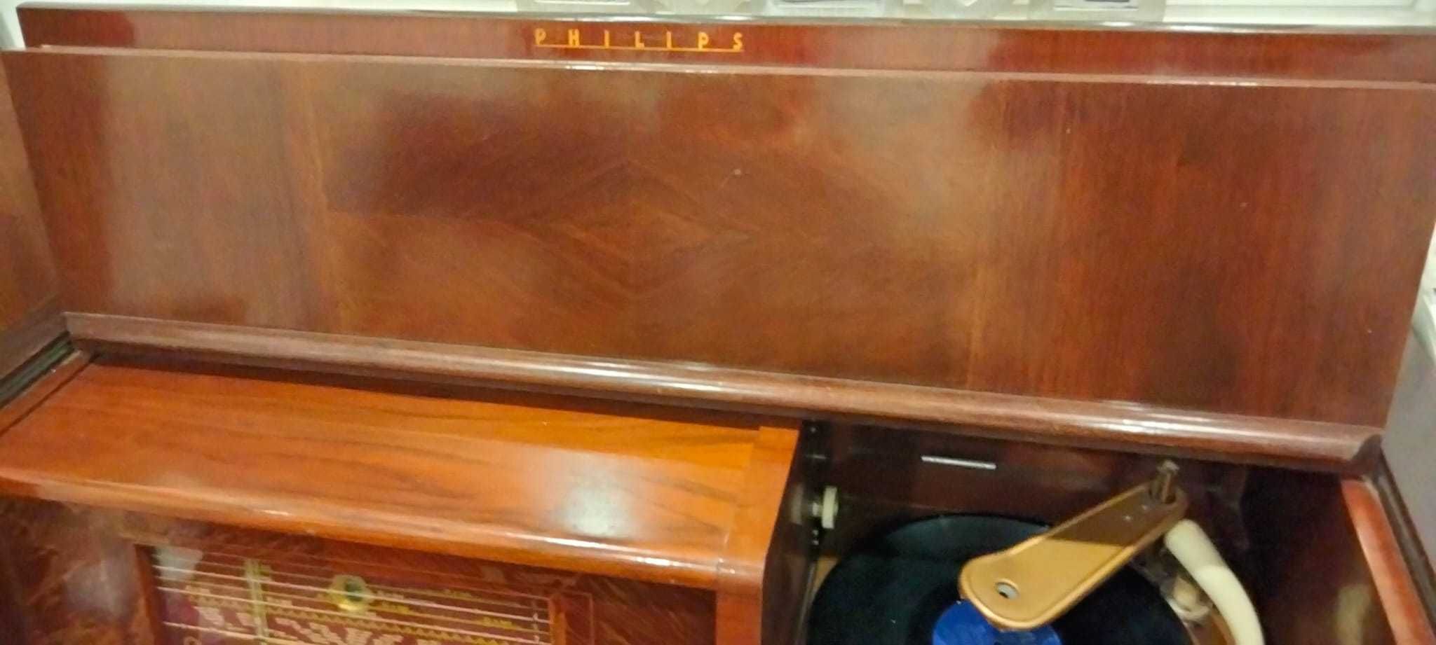 Móvel gira discos anos 50 muito raro - Troca