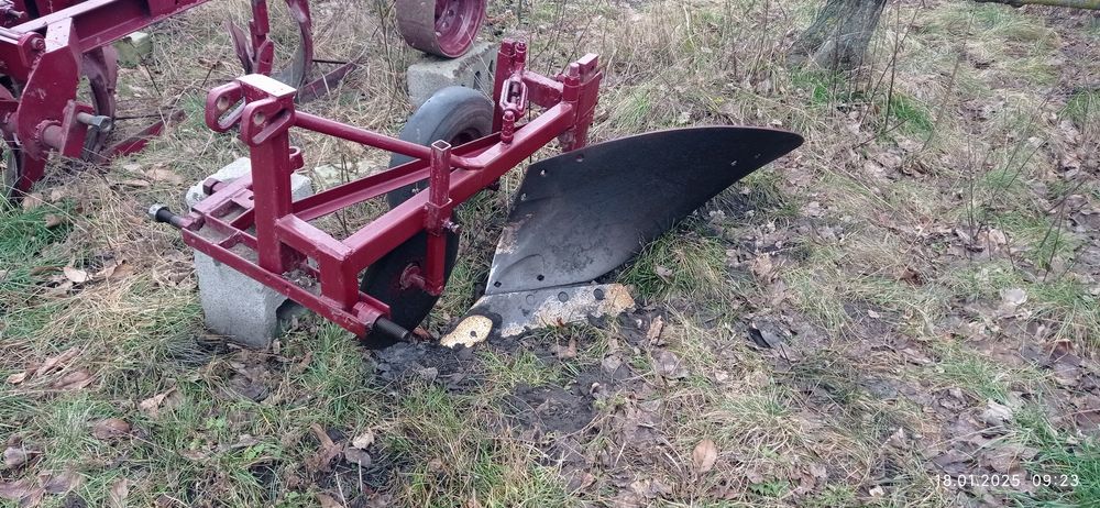 Плуг одно корпусний на ліву сторону
