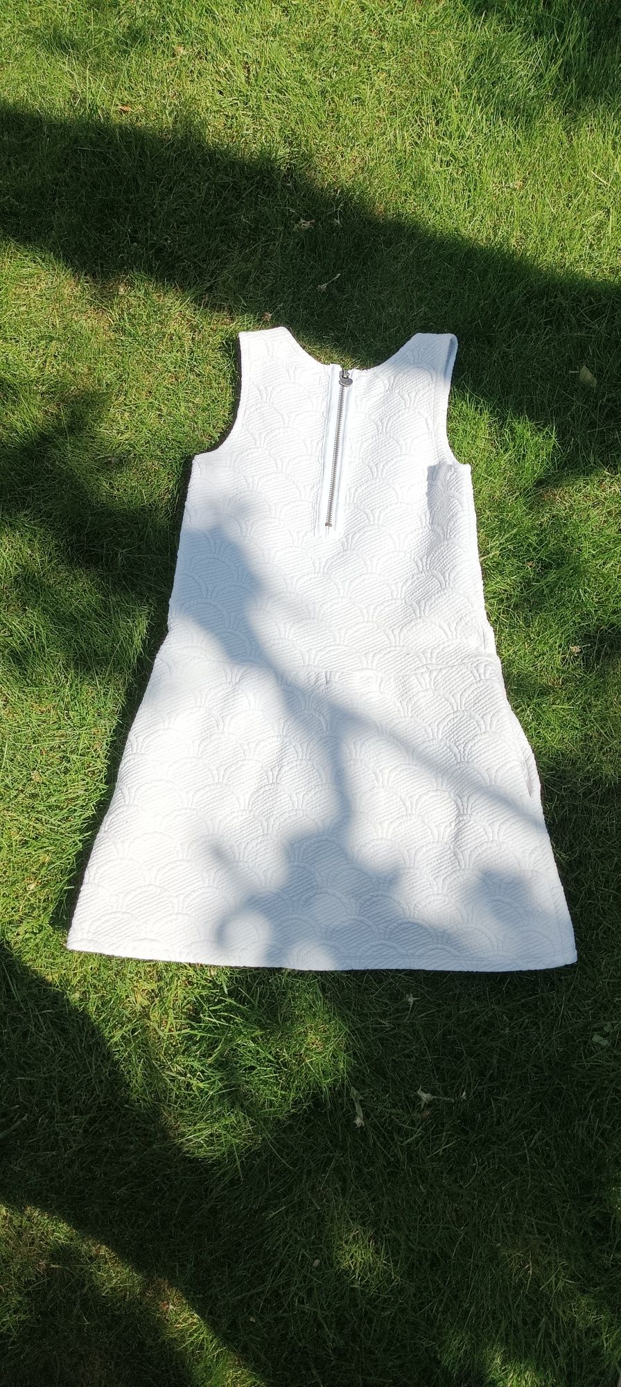 Piękna biała sukienka idealna na komunię rozmiar 138