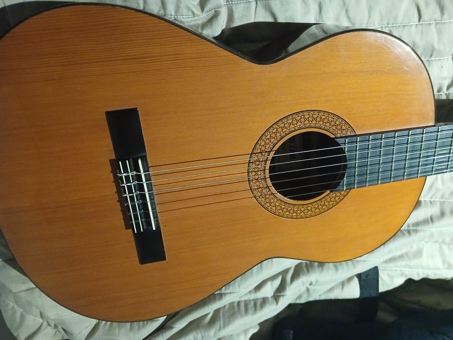 Admira Monica guitarra clássica