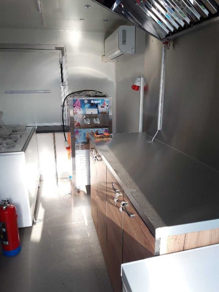 Przyczepa gastronomiczna wykonana w 2023roku  4,3x2,2x2,3