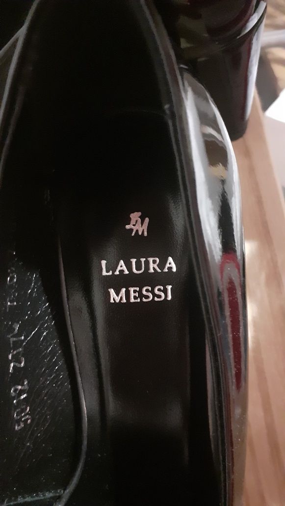 Czółenka półbuty damskie czarne lakierowane r. 37 Laura Messi