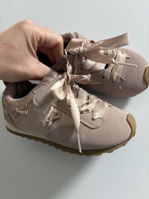 Дитячі кросівки 17-17,5см три пари за 300грн