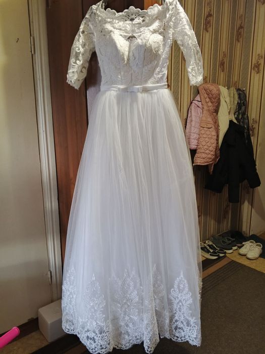 Весільна сукня з фатою