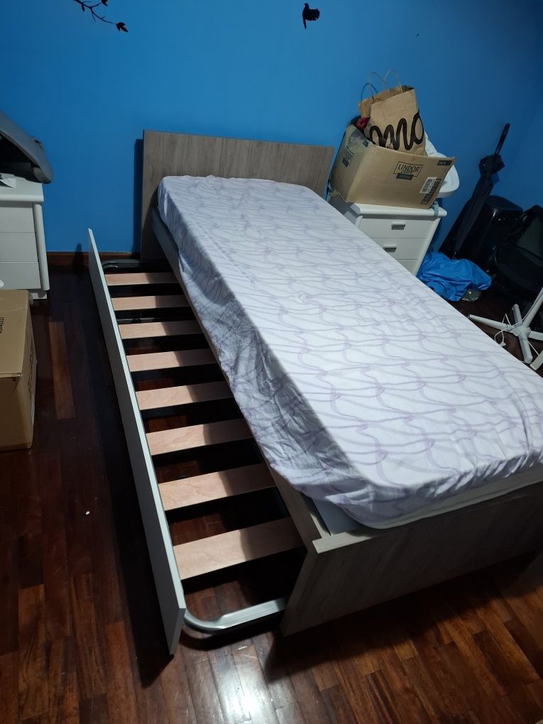 Vendo cama com gavetão que faz segunda cama