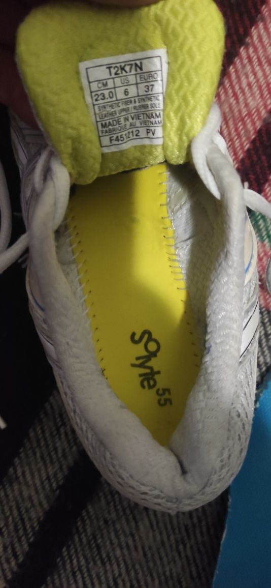 Красовки asics в гарному стані
