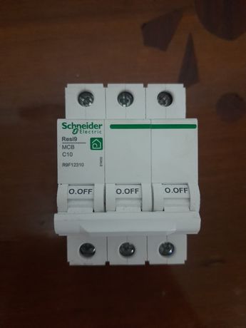 Автоматичний вимикач Schneider Electric 10 A 3P крива С 6кА Resi9 R9F1