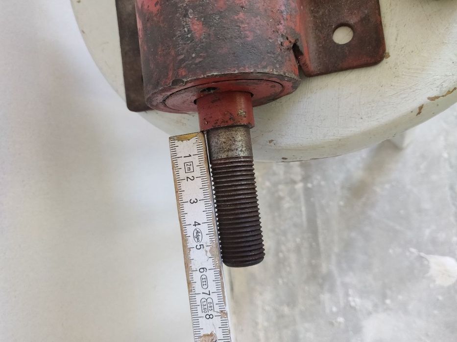 Wałek w rurze grubościennej do piły krajzegi itp