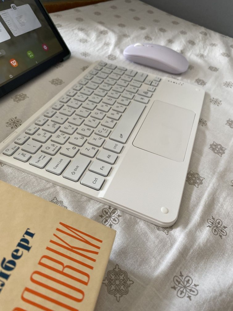Бездротова клавіатура Bluetooth блютуз з підсвіткою RGB біла + мишка