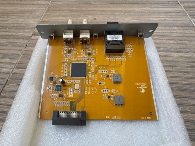 BEHRINGER X Madi card X32, Klark Teknic DN 32 -USB, Yamaha AES/EBUMY16
