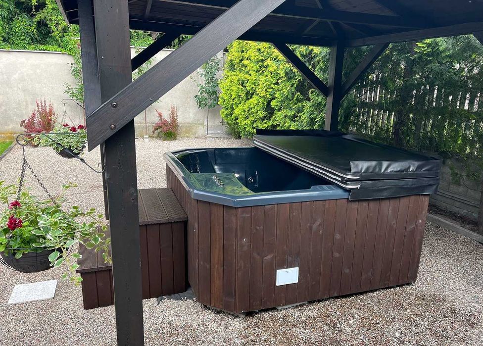 Jacuzzi całoroczne 5 os basen balia masaż pokrywa LED sauna transport