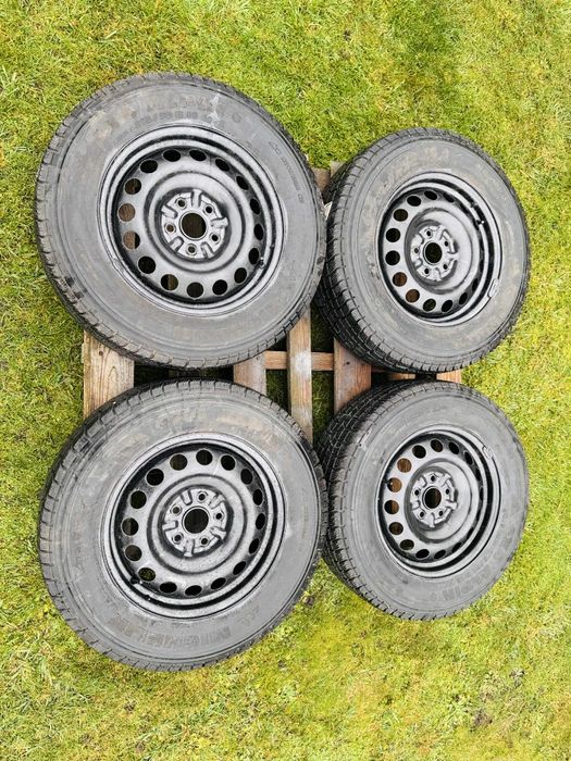 Sprzedam opony zimowe Toyota z felgami 4szt16