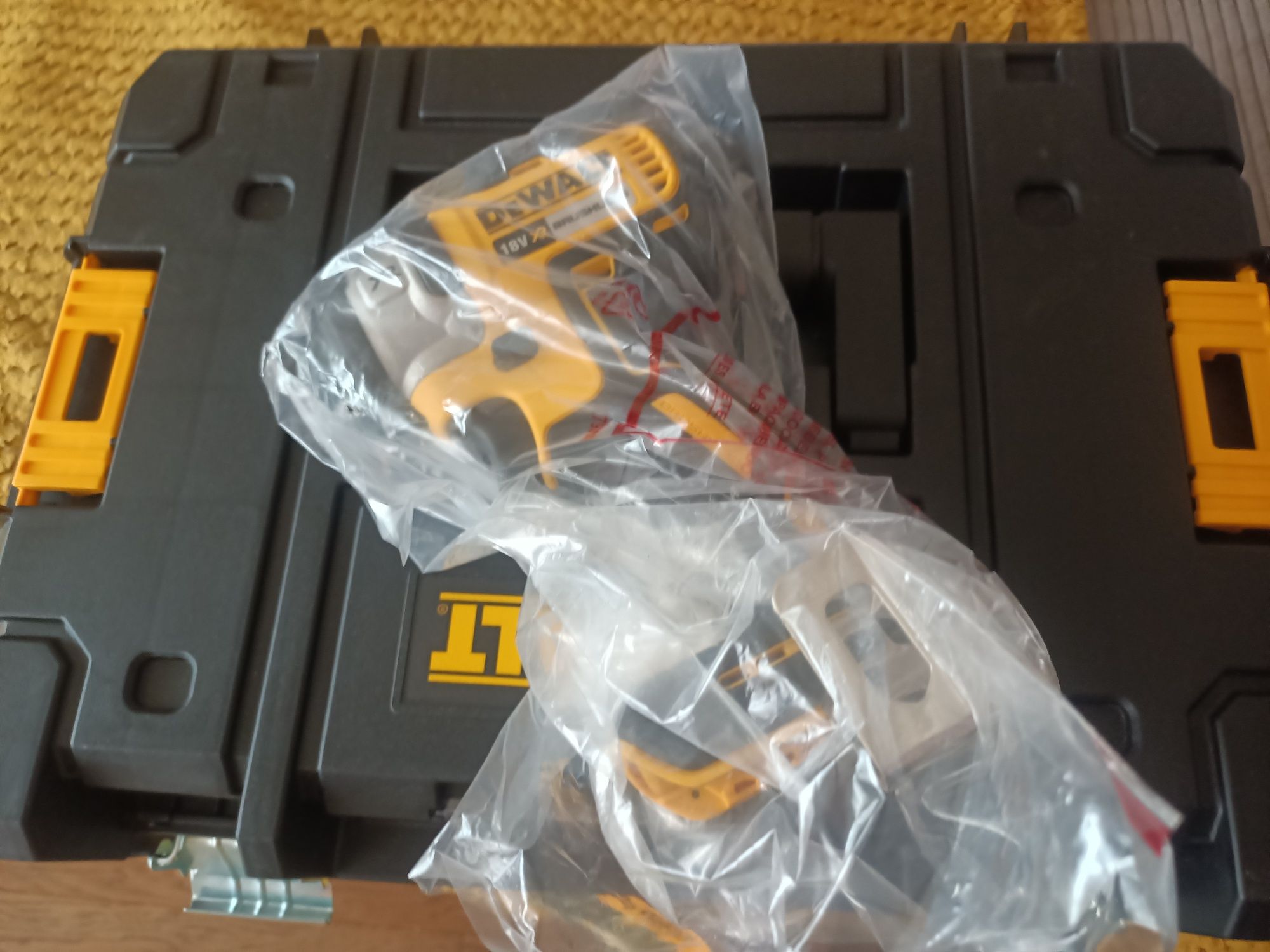 Nowa 24r oryginalna zakretarka dcf887+ kufer 205 nm