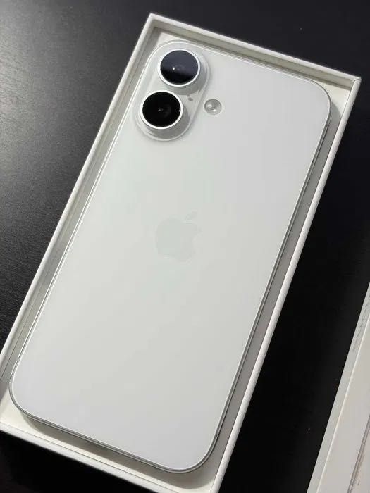 iPhone 16 256 White