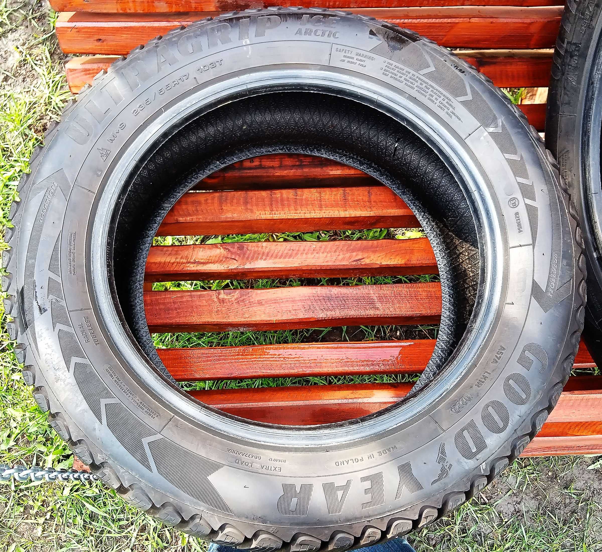 GoodYear Ultragrip Ice Arctic M+S 235/55R17
