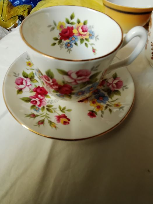 Ексклюзивні блюдця та чашки виробництва Англії.