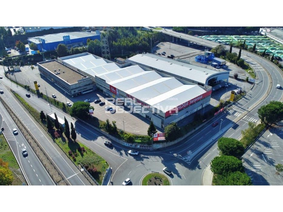 Lojas e escritórios junto ao Auchan Maia