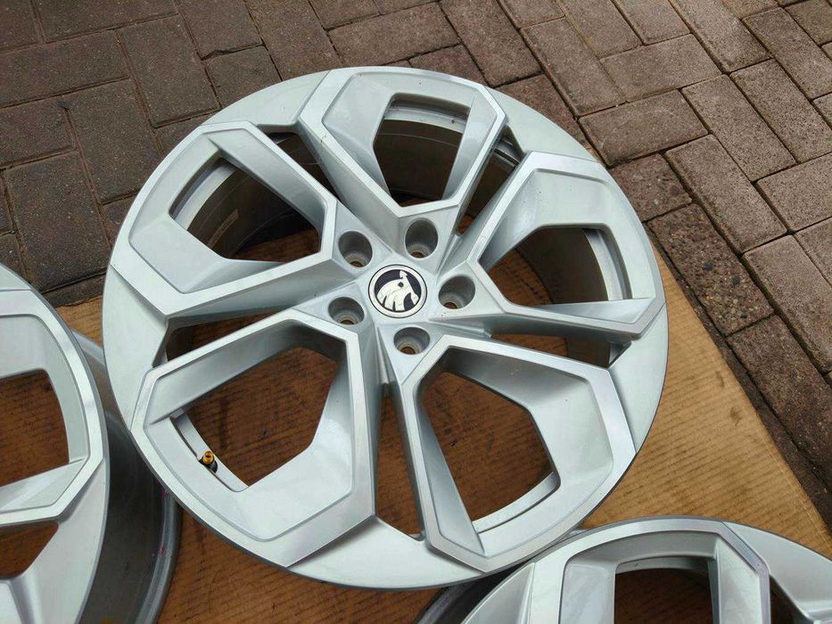 5x112 Alufelgi R19 Skoda Ocatvia III IV RS Superb A3 8V Golf ET48 NOWE