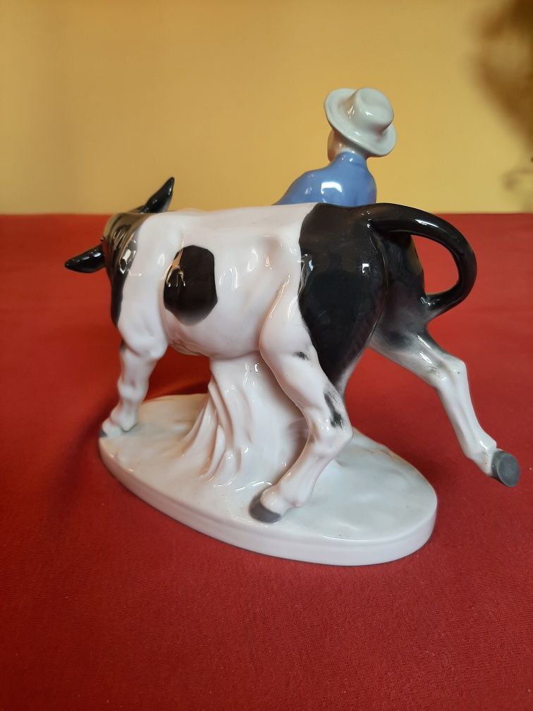 Figurka chłopiec z krową Lippelsdorf.