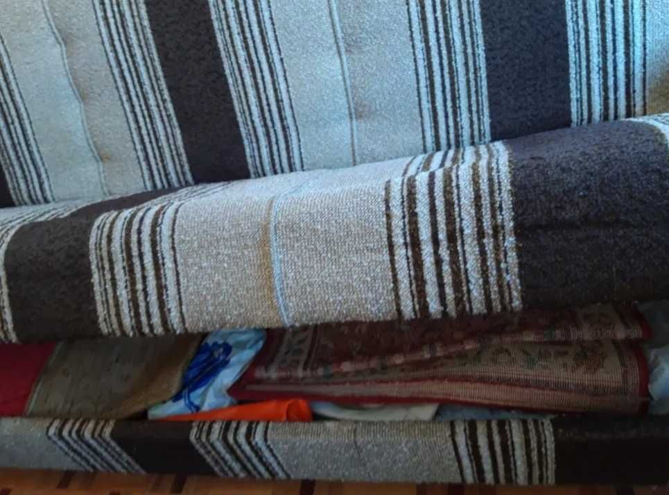 Sofá-cama 3 lugares c/ arrumação