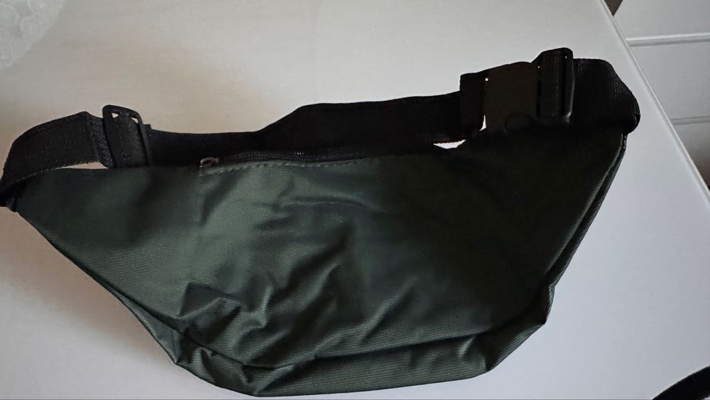 Saszetka meska w zielonym kolorze