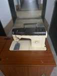 Máquina de costura Singer 717w com móvel - vintage e funcional