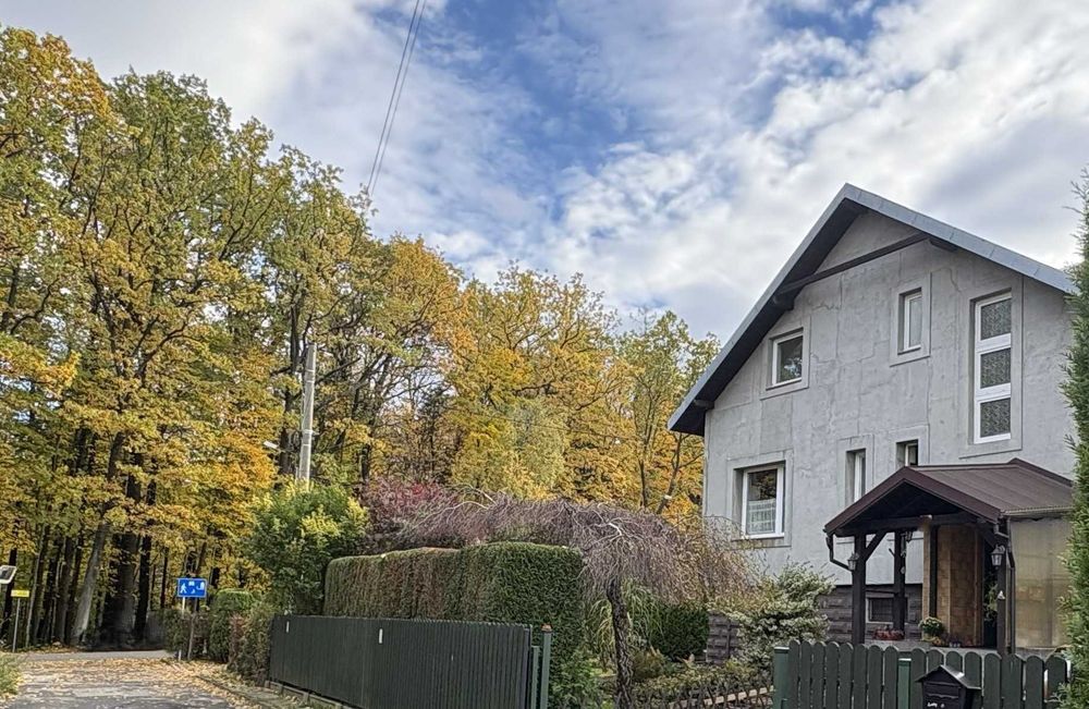 Sprzedam dom z 3 mieszkaniami, 2 garażami w Olszówce Dolnej