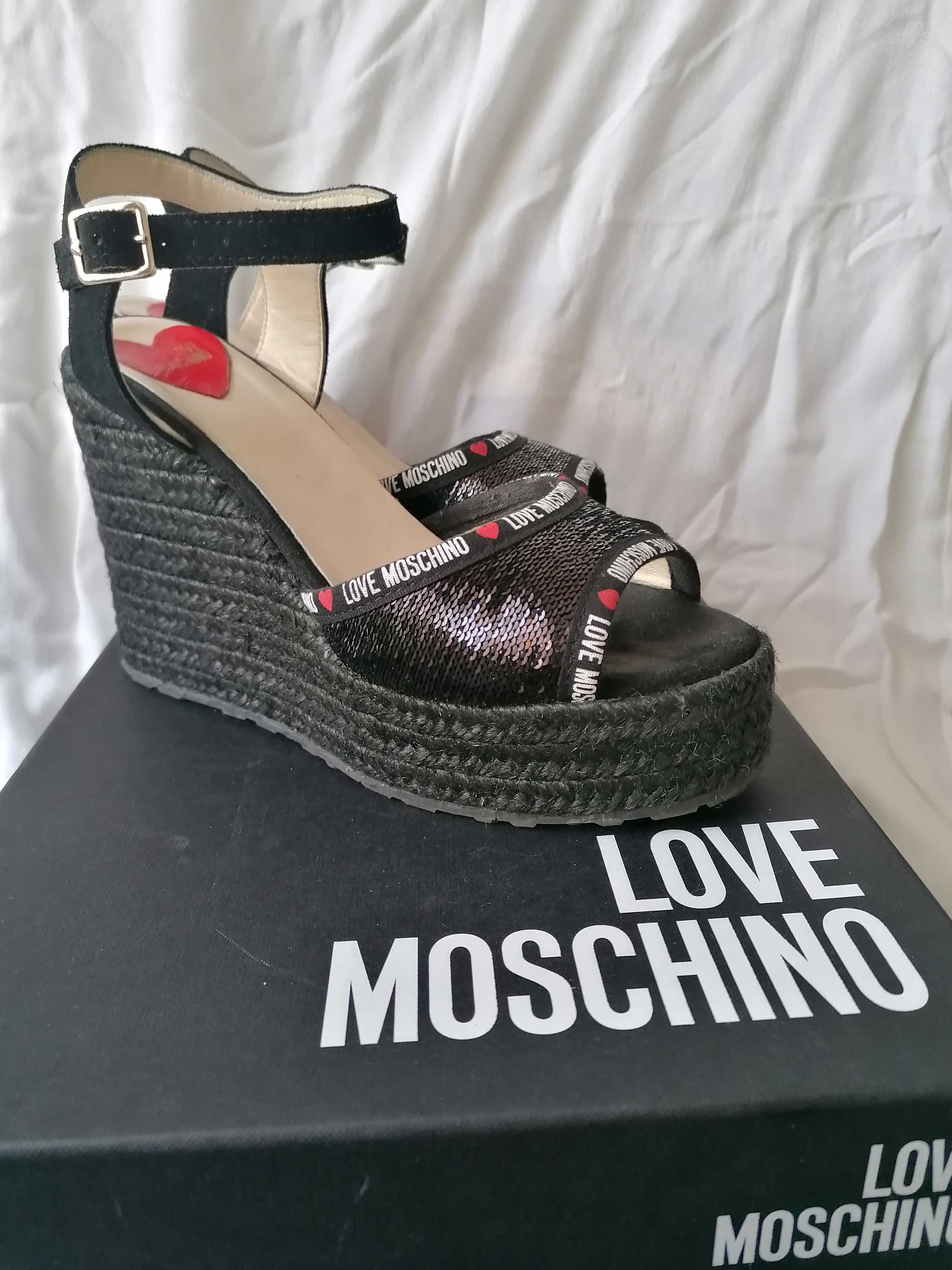 Sandały na platformie Love Moschino