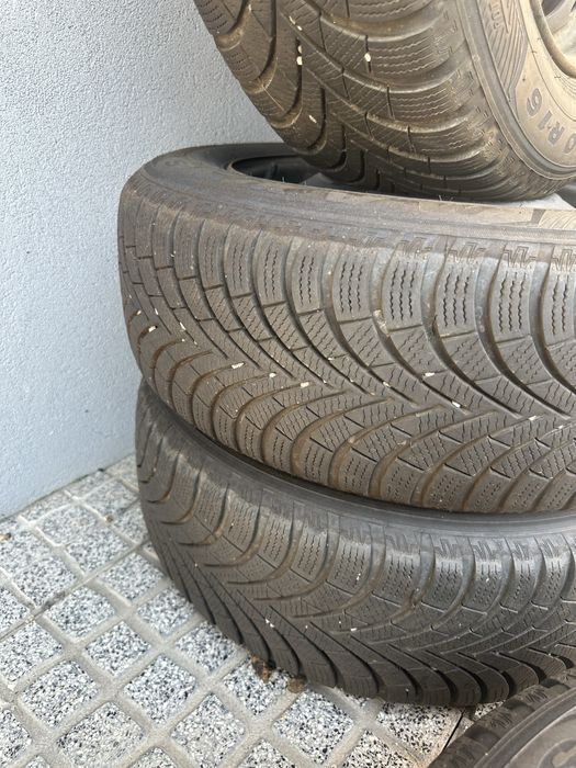 Pneus  215/60 r16 semi novos