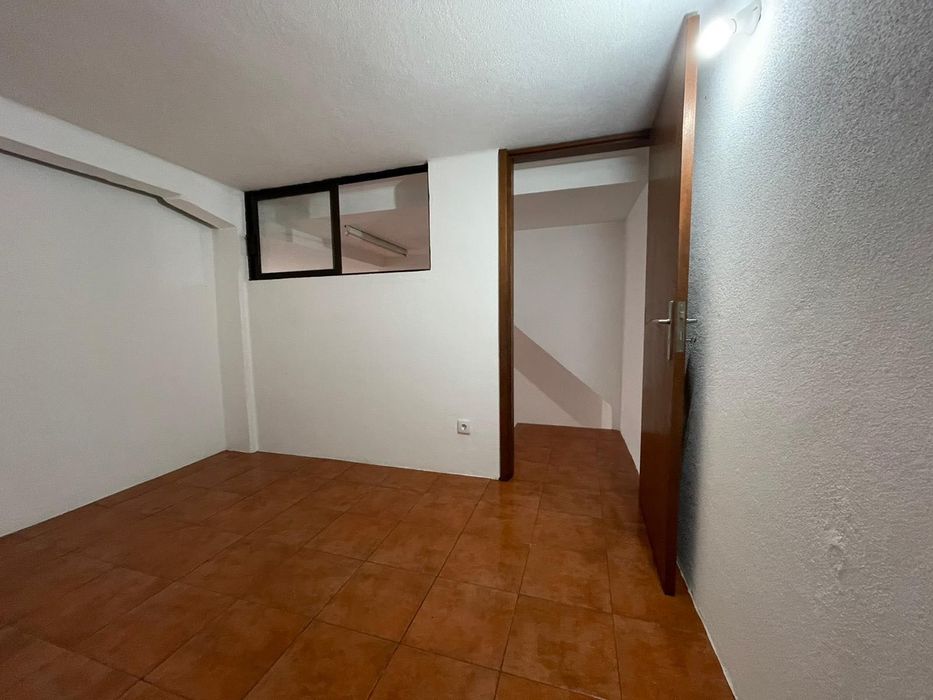 Aluga-se quarto grande