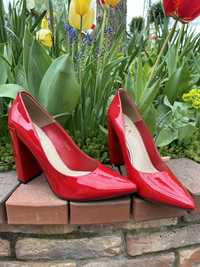 Жіночі туфлі шкіряні червоні