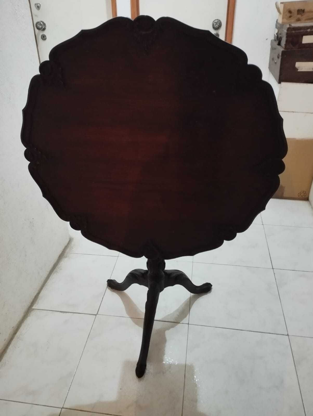 Mesa de pé de galo c/ borda trabalhada