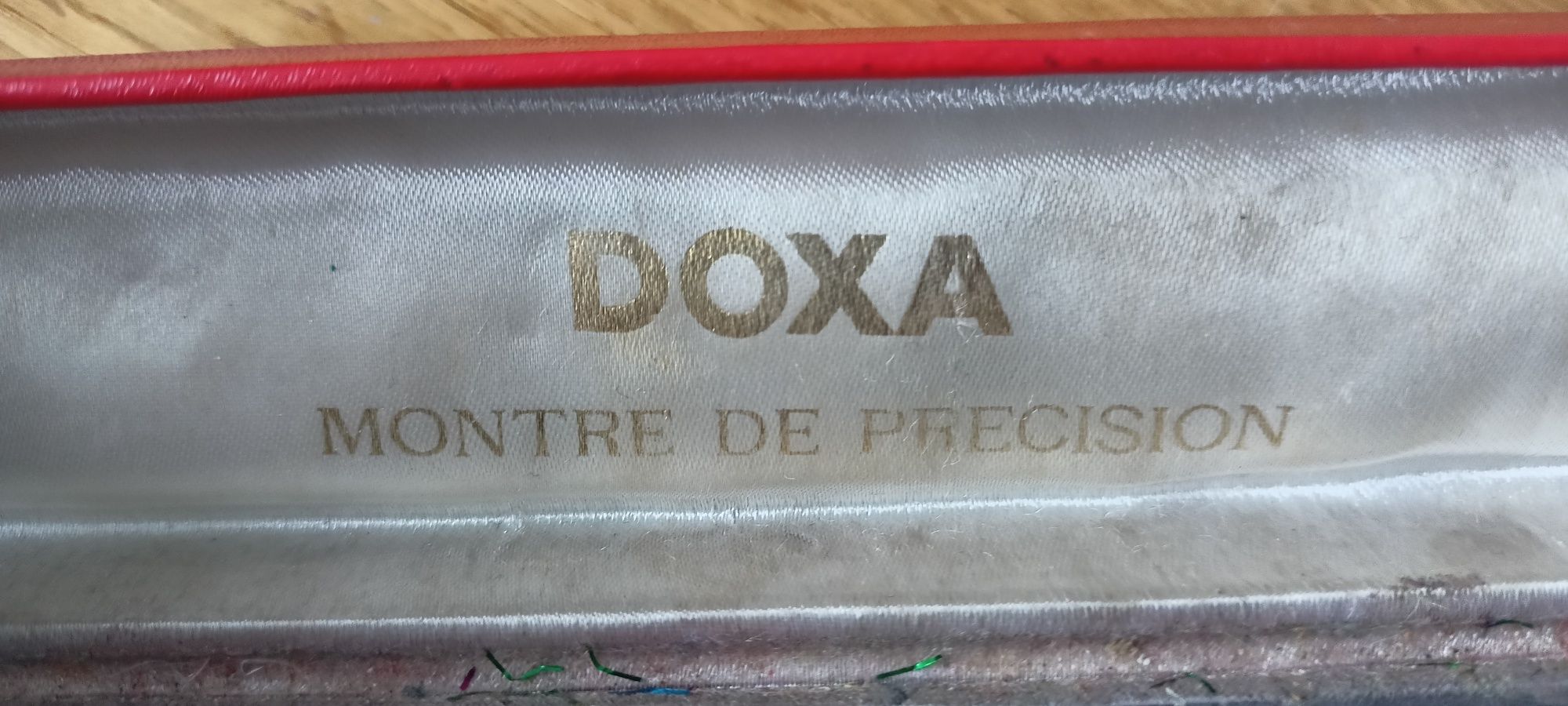 Złoty damski zegarek Doxa.