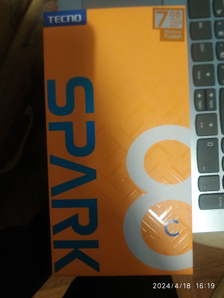 Продам телефон Tecno Spark 8C (KG5K) 4+3/128 gb