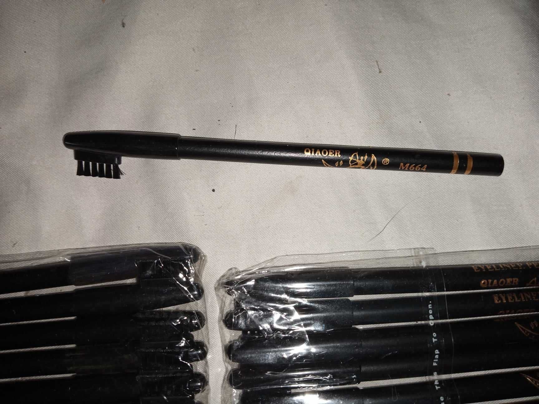 олівці  чорні зі щіточкою для очей