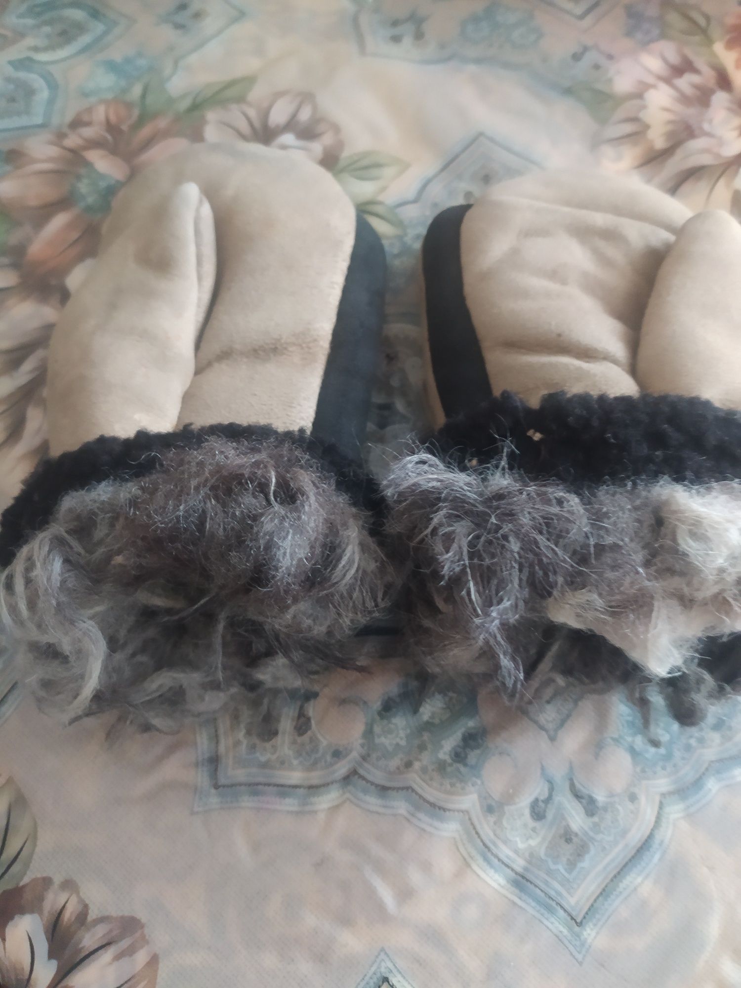 Кожушані рукавиці жіночі  та чоловічі