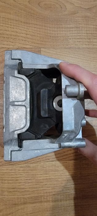 Подушка двигуна права Volkswagen Passat 2012 - 2015 B7 USA