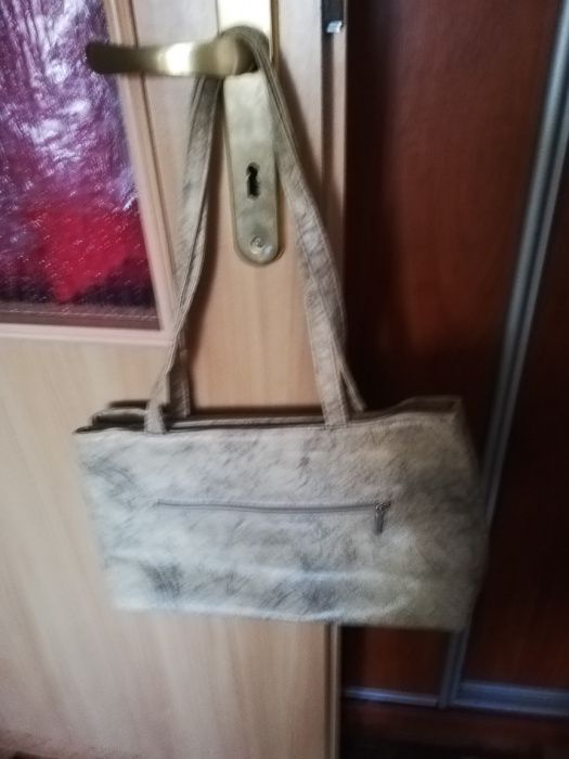 Sprzedam torebke beżową w czarne mazaje