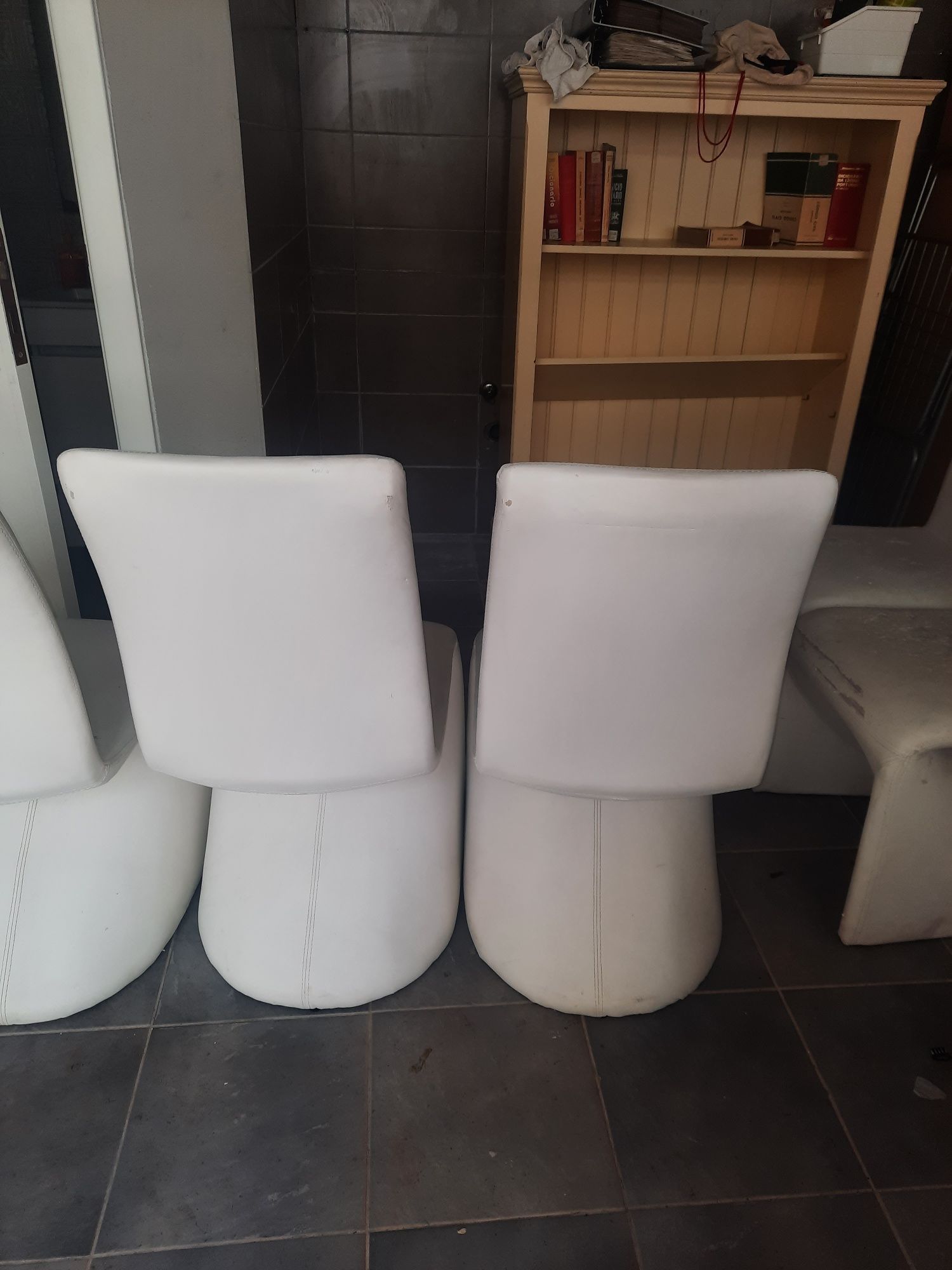 Conjunto cadeiras sala design moderno e sólidas