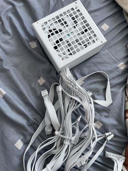 Блок живлення Deepcool PL750D 750W (R-PL750D-FC0W-EU-V2) White