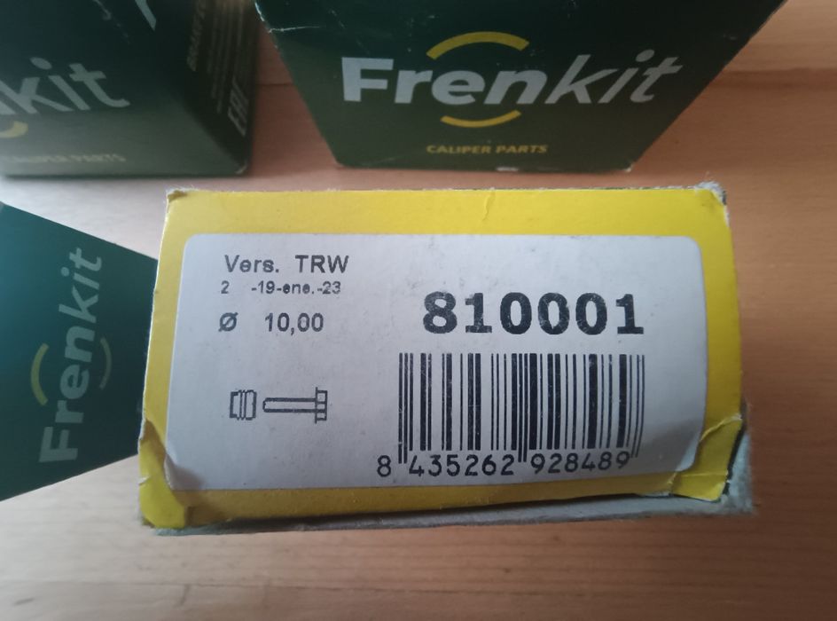 Frenkit 260902 повний рем комплект супортів передніх Renault Laguna 1
