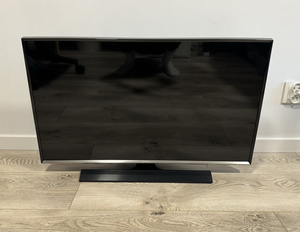 Monitor samsung (model: T32E310EW) z tunerem tv