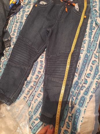 Продам классные модные шикарные джинсы на мальчика на 4 года весна