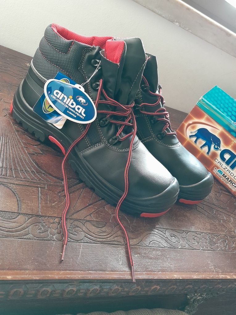 Vendo Bota Biqueira de Aço S3 SRC NOVAS