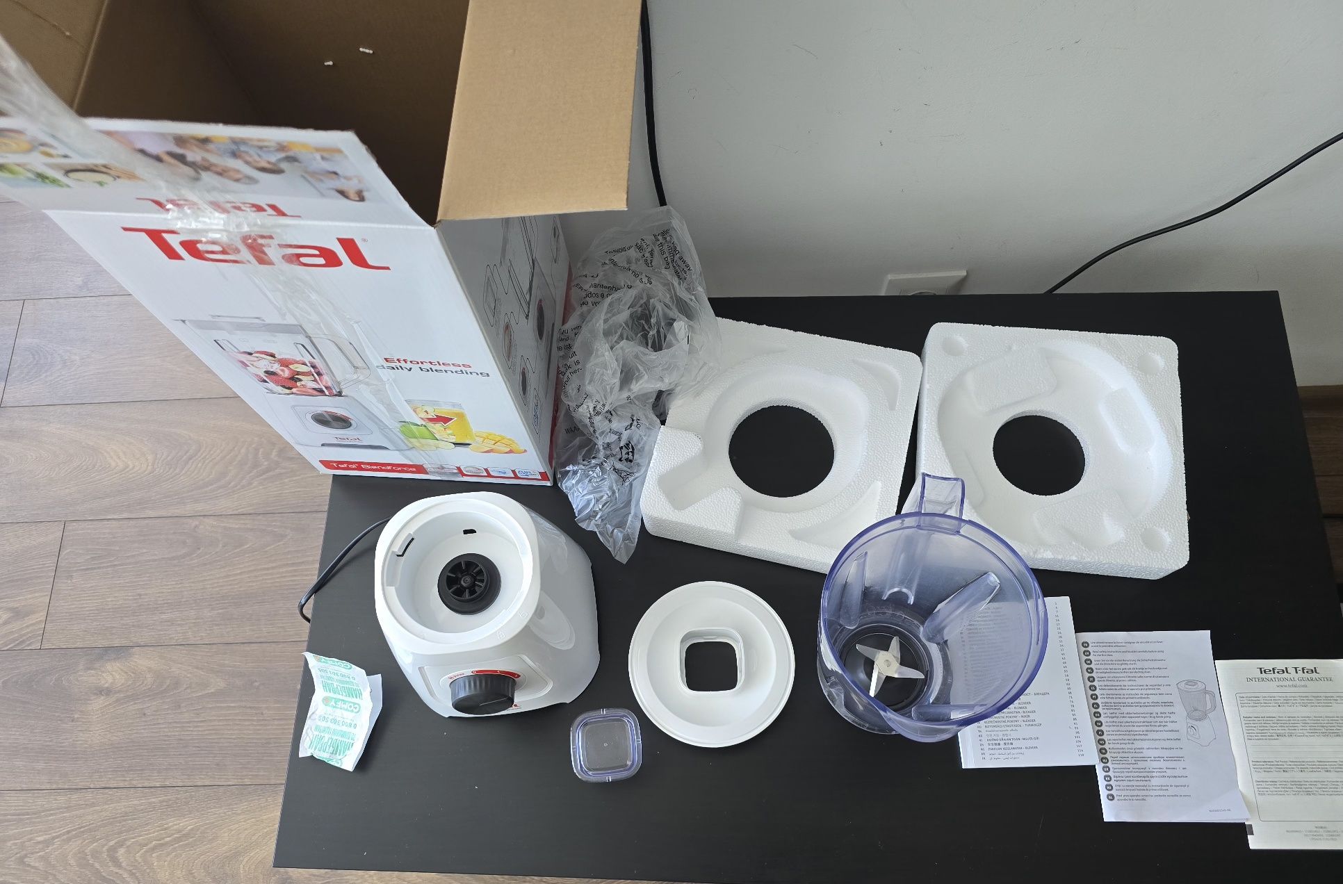 Блендер Tefal . Почти новый. Упаковка, инструкция и чек в порядке.