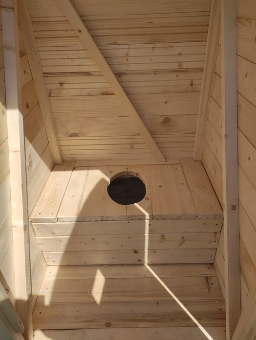 Туалет дерев'яний вуличний дачний