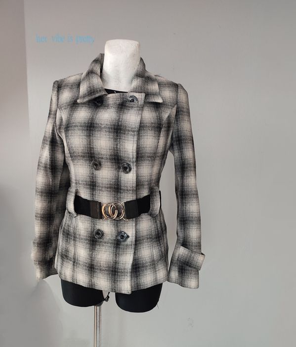 Krótki płaszcz w kratę damski wełna 50%