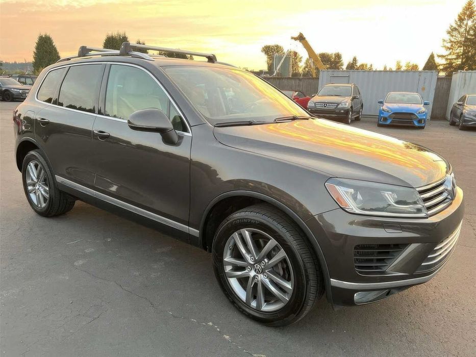 Volkswagen Touareg Lux      2016